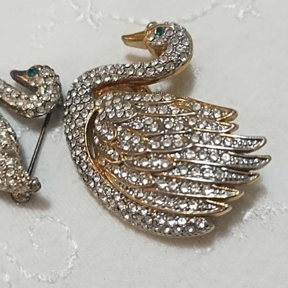 Swan Pin Brooch Set